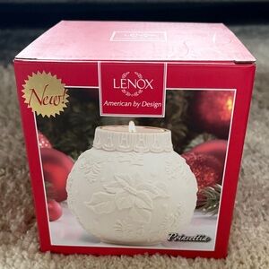Lenox Cream Poinsettia Tealight Candle Holder. NIB